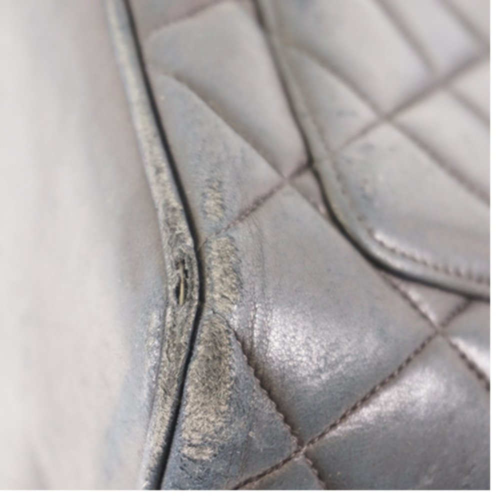 Authentic CHANEL medallion lambskin silver tote - Picture 3 of 8